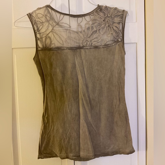$13 ❌ SEND OFFER ❌ Tensione In Mesh / Floral Overlay Dressy Tank - Picture 6 of 10